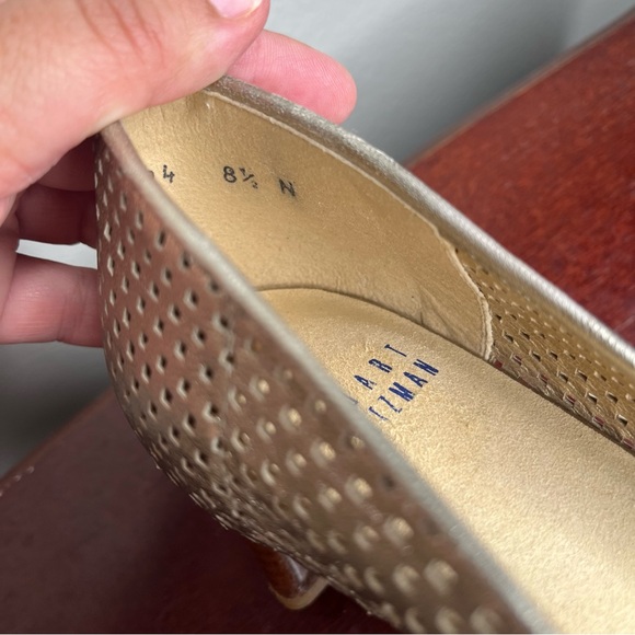 Stuart Weitzman Womans Size 8.5 Narrow Small Heel Shoe - Picture 6 of 8